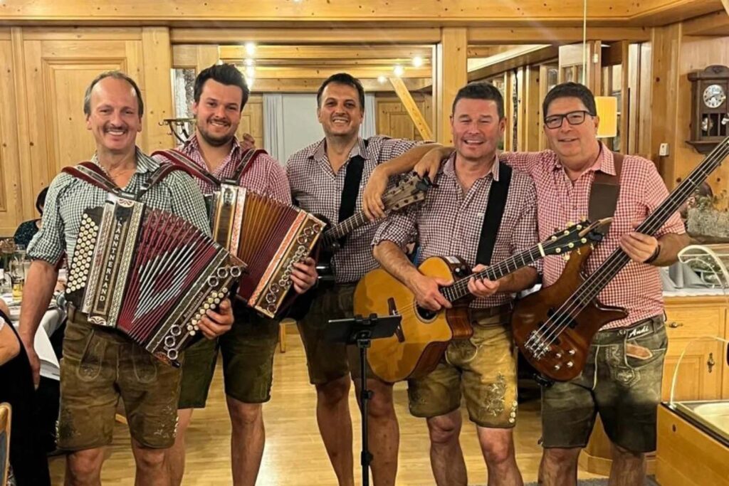 Für gute Unterhaltung sorgt die Grümpelmusik im Hotel Der Hirschen.